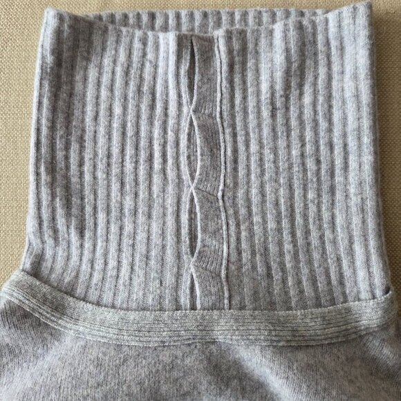 Elegant Benetton 100% Pure virgin wool in light grey - Picture 2 of 7